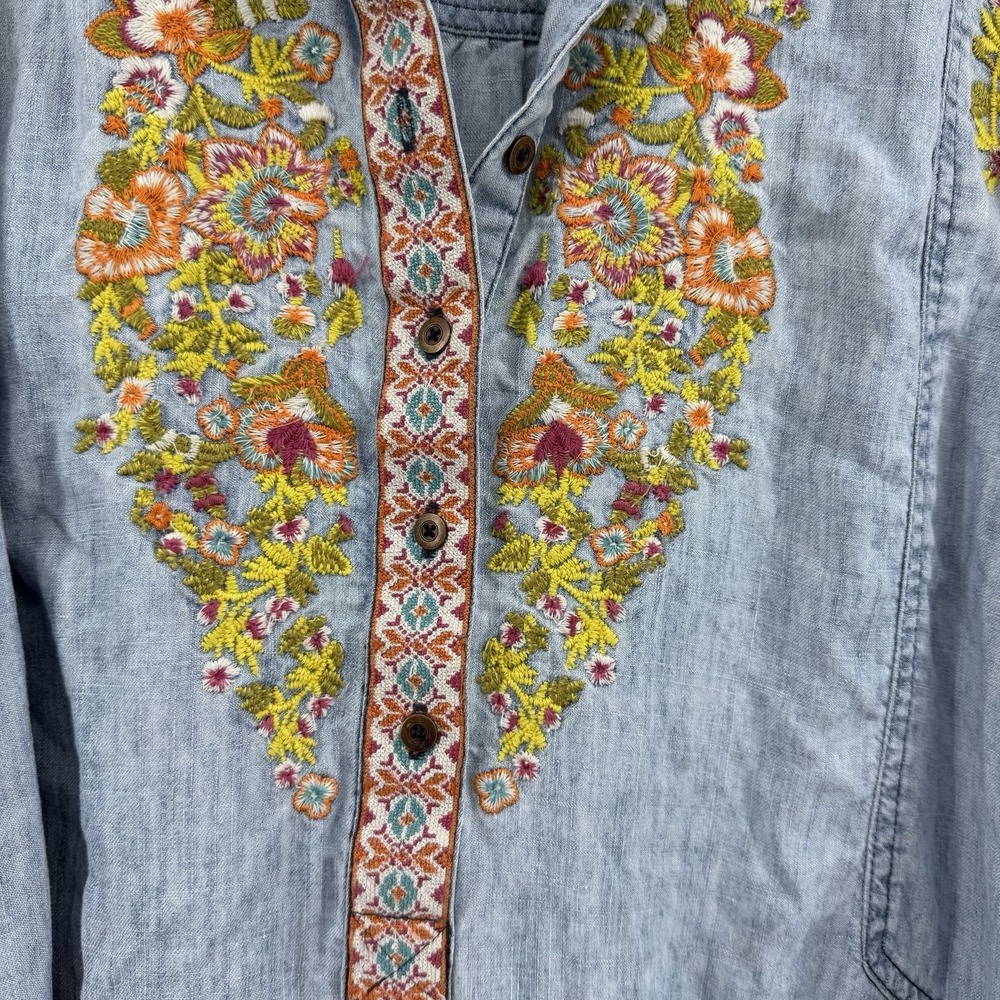 Sundance Blue Chambray Embroidered Floral Button Tunic Shirt Women's Size L - Picture 2 of 9